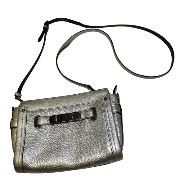 Coach Metallic Swagger Clutch Crossbody Bag Silver Secure Turnlock Closure - Picture 1 of 15